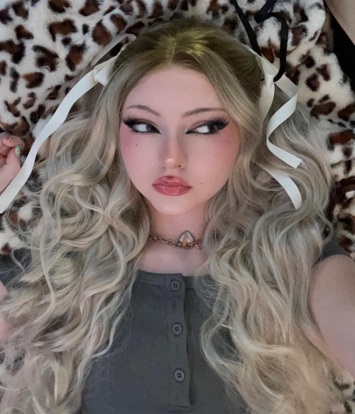 Blondie  Platinum/ Icy Blonde Long Synthetic Lace Front Wig - UniWigs ®  Official Site