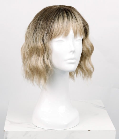 Short wavy blonde sale wig